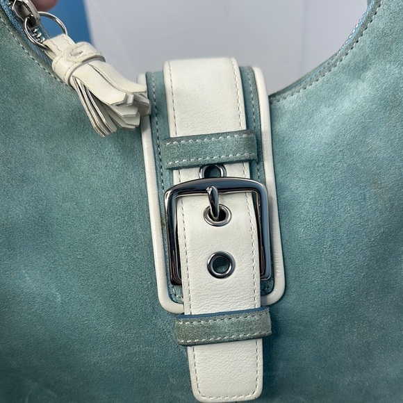 Coach Hamilton Hobo leather handbag
In pastel blue suede - Picture 8 of 11
